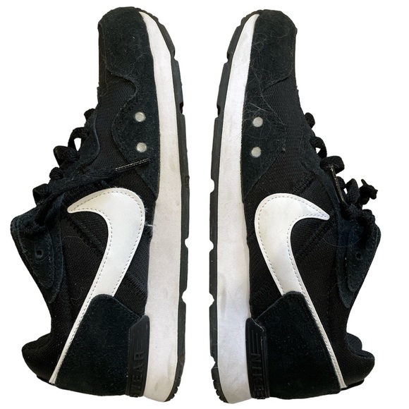 Nike Venture Runner - Men’s size 7, Women’s size 8.5 - Picture 3 of 6